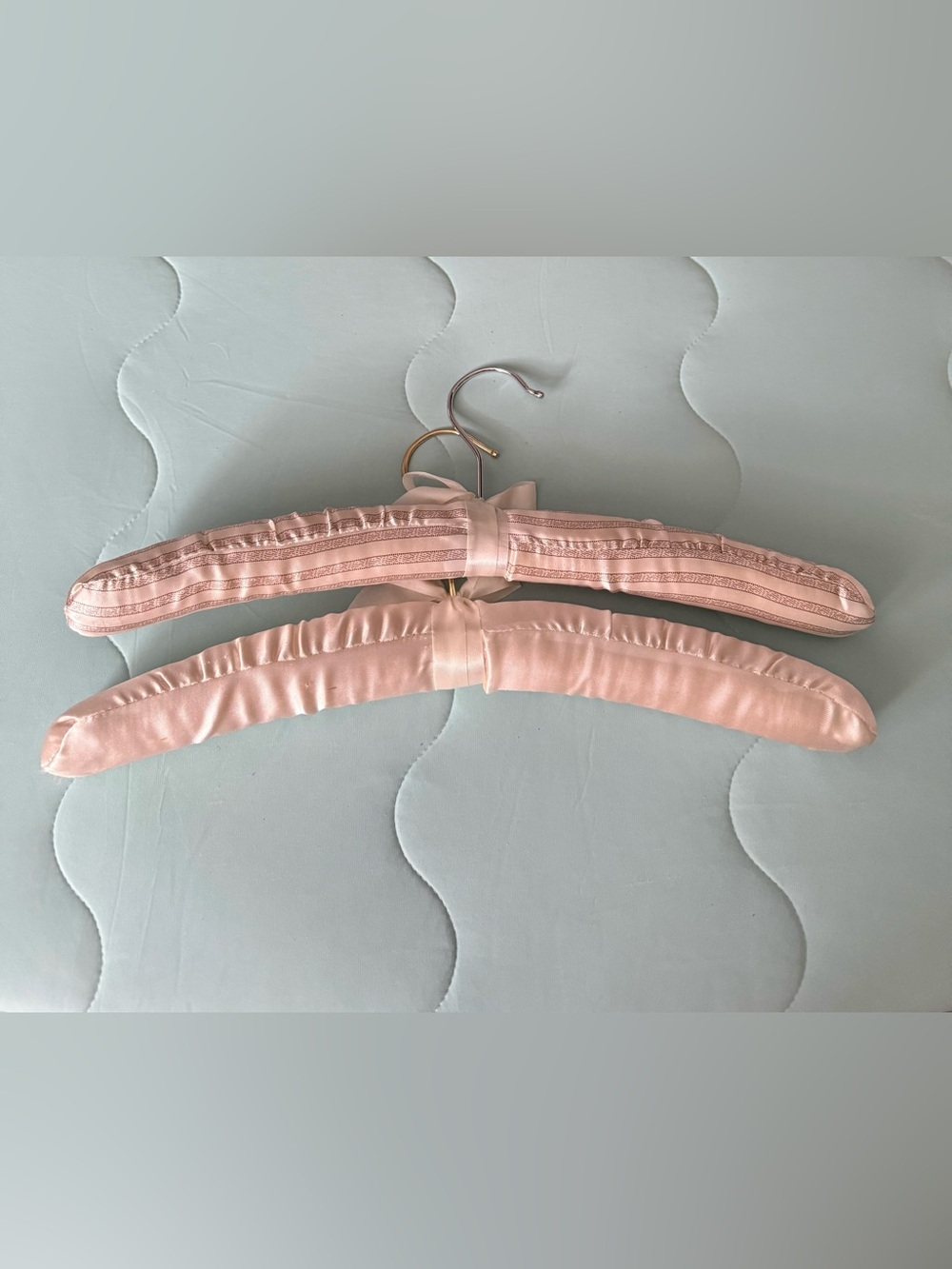 Vintage Padded Satin Hangers Set of 2 Beige OSB - Picture 3 of 4